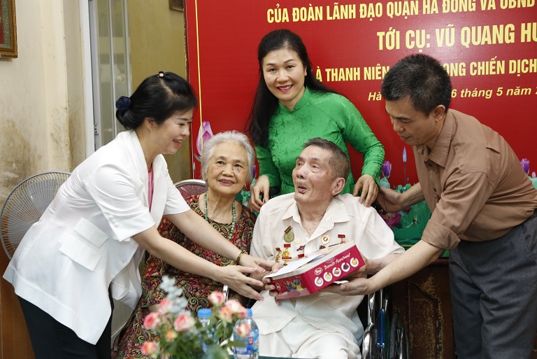 Tang qua NG TRAI 75.jpg